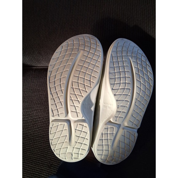 OOFOS OOMega OOAHH Women's size 7 Cocanut Milk Recovery Comfort Slide - Picture 5 of 6